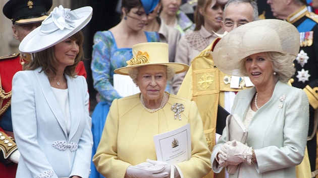 Matka Kate Middletonové Carol, královna Albta II. a vévodkyn Camilla