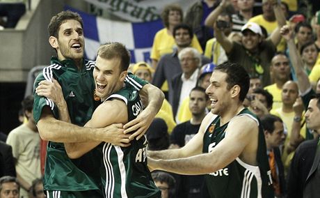 Basketbalisté Panathinaikosu Atény slaví triumf v Eurolize.