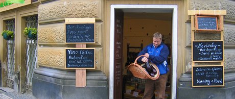 Biofarmáská prodejna Zdravíek na Malostranském nábeí v Praze 1