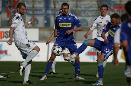 Tuhý souboj v duelu Olomouc (modrá) - Slovácko.