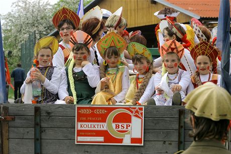 Recesistick prvomjov prvod v Kenovicch na Psecku.