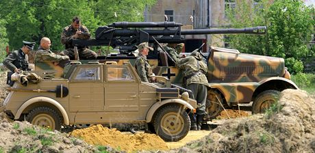 Milovnci vojensk historie pedvedli v eskch Budjovicch bitvu inspirovanou boji mezi nmeckou a sovtskou armdou na sklonku II. svtov vlky.