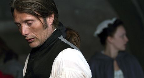 Z naten filmu Krlovsk zleitost - Mads Mikkelsen