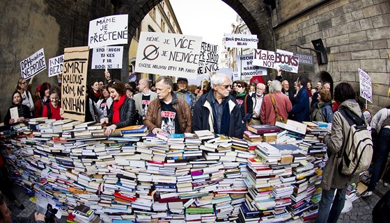 Demonstrace proti zven DPH na knihy. (5. kvtna 2011)