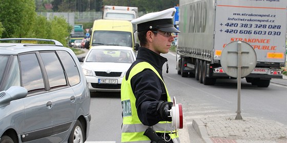 Silnice mezi Holubicemi a Slavkovem zstala po nehod neprjezdná. Ilustraní snímek