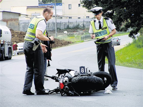 Nehoda motorkáře (ilustrační snímek)