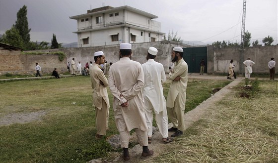 Ze sídla teroristy Usámy bin Ládina v Abbotábádu se stala turistická atrakce (5. kvtna 2011)