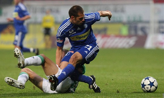 Michal Vepek (v modrém): Pro fotbal je to ostuda. Ilustraní foto