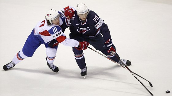 Ameriané proli prvními dvma zápasy bez zaváhání (na snímku útoník Jack Skille v duelu s Norskem).
