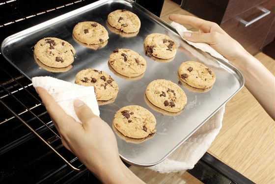 Upéct cookies je snadné i pro kuchaky zaátenice. (Ilustraní snímek)