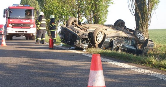 Nehoda auta se tymi lidmi u Klenice (5. kvtna 2011)