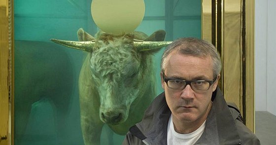 Damien Hirst a jeho dílo Zlaté tele (Golden Calf)