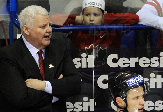 NA STÍDACE. Trenér kanadské hokejové reprezentace Ken Hitchcock.