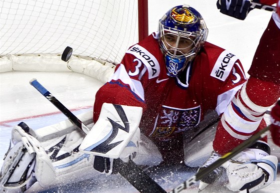 PIJDOU EI O OPORU? Ondej Pavelec na loském svtovém ampionátu zazáil, te je vak jeho úast na MS ván ohroena.