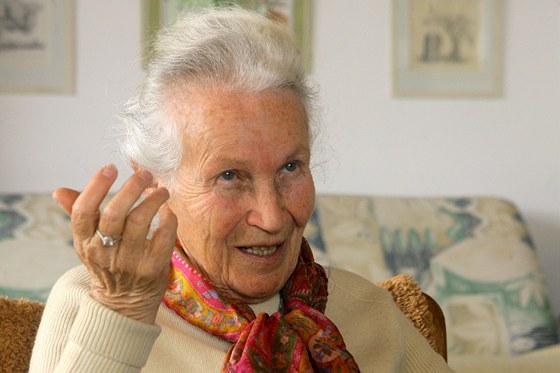 Ruth Hálová je jedním z 669 židovských dětí, které zachránil před II. světovou válkou Nicolas Winton. 