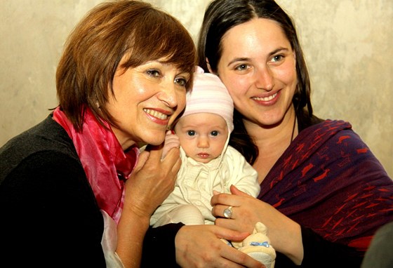 Petra Černocká s dcerou Barbarou a vnučkou Olivií Coco