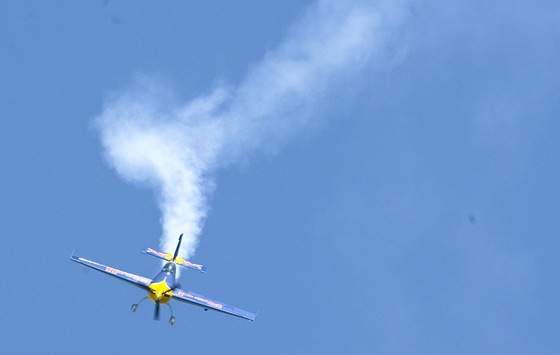 Leteckou ou v Plasích nepokazil ani dé. Diváci vidli armádní gripeny i akrobatické kousky.