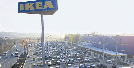 Spolenost Ikea plánuje postavit na erném Most parkovací dm pro zhruba dv stovky aut