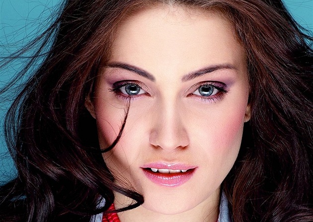 Pojďme se červenat. Poradíme, jak vybrat dokonalou tvářenku