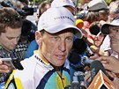 Lance Armstrong odpovídá novinám v Austraském Adelaide