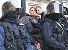 Na prvomájovém pochodu pravicových extremist Brnem policie zatkla 13 radikál (1. kvtna 2011).
