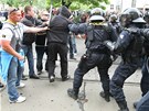 Na prvomájovém pochodu pravicových extremist Brnem policie zatkla 13 radikál (1. kvtna 2011).