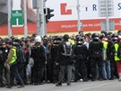 Odprci prvomájového pochodu Dlnické mládee zablokovali kiovatku ulic Kolit a Cejl v Brn.