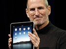 Steve Jobs bhem pedstavování nového tabletu iPad (leden 2010)