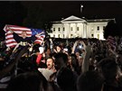 Ameriané ve Washingtonu slaví zabití Usámy bin Ládina (2. kvtna 2011)