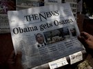 O smrti Usámy bin Ládina psaly vechny noviny na svt. Na snímku pákistánský...