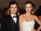 Orlando Bloom a Miranda Kerrová - Pocta Alexandru McQueenovi v Metropolitním...