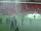 Policisté vrthli na stadio Slavie uklidnit fanouky