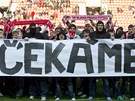 VEDENÍ, EKÁME! Fanouci fotbalové Slavie protestují proti neutené situaci v klubu. 