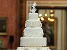 Slavná cukráka Fiona Cairnsová s osmipatrovým svatebním dortem