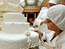 Píprava osmipatrového svatebního dortu