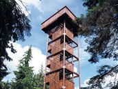 NA CÍSAŘSKÉM KAMENI. Na vrch šestipatrové věže u Jablonce nad Nisou vede 97 schodů.