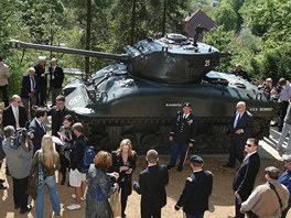 Slavnostn odhalen tanku Sherman v plzesk zoo