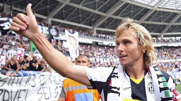 Pavel Nedvd se louí s fanouky Juventusu Turín po posledním zápase kariéry