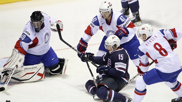 NORSKÝ LES. Ameri�ané se k brance Larse Haugena probíjeli s obtí�emi, neda�ilo se ani úto�níkovi Craigu Smithovi.   