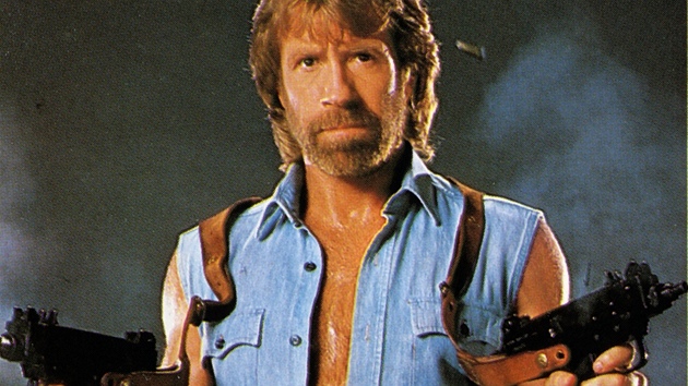 Pro se mu vlastn smjeme? Chuck Norris má za sebou nkolik úspných kariér, cítí s lidmi a je skromný.