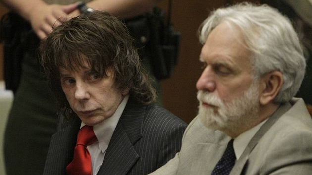 Producent Phil Spector s obhájcem Dennisem Riordanem