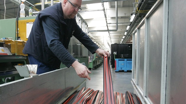 Továrna Saar Gumi Czech, která vyrábí gumová t�sn�ní pro automobilový pr�mysl, bude p�ibírat 150 nových zam�stnanc�.