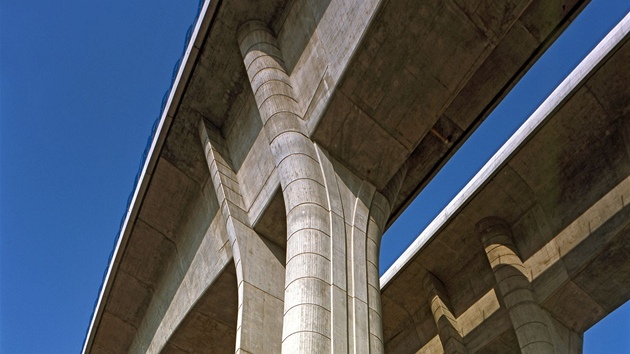 Kategorie Novostavba:Silni�ní okruh kolem Prahy, stavba 514, auto�i: Doc.ing.arch. Patrik Kotas, ing.arch. Petr �afránek, spolupráce: SUDP Praha, a.s., Stráský Hustý & Partne�i, investor: �editelství silnic a dálnic �R