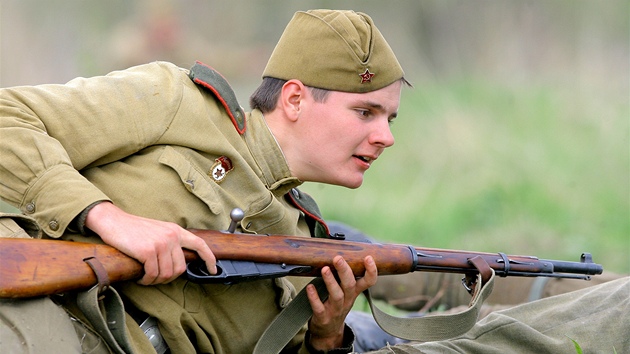 Milovníci vojenské historie pedvedli v eských Budjovicích bitvu inspirovanou boji mezi nmeckou a sovtskou armádou na sklonku II. svtové války.