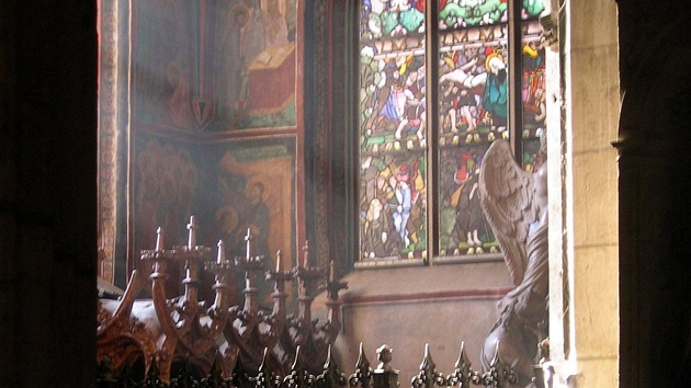 Polsko, Krakov - Ve wawelské katedrále náv�t�vníky �ekají siln� p�sobivá...