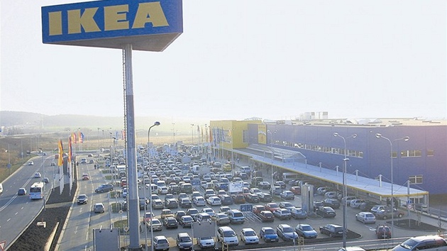 Spole�nost Ikea plánuje postavit na �erném Most� parkovací d�m pro zhruba dv� stovky aut