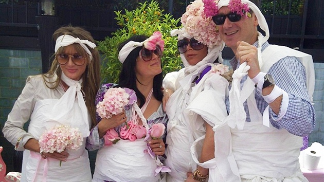 Victoria Beckhamová v �atech z toaletního papíru