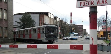 Sdruení Krkonoské metro získalo od praského Dopravního podniku dva vyazené vozy praského metra, na kterých bude testovat ekologický a úsporný pohon.