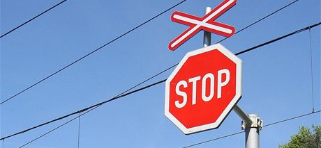 Pejezdy se semafory mohou zachránit lidské ivoty (ilustraní foto).