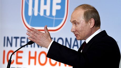 PREMIÉR. Ruský politik Vladimir Putin v Bratislav pi projevu na podporu kandidatury Ruska na MS v roce 2016.